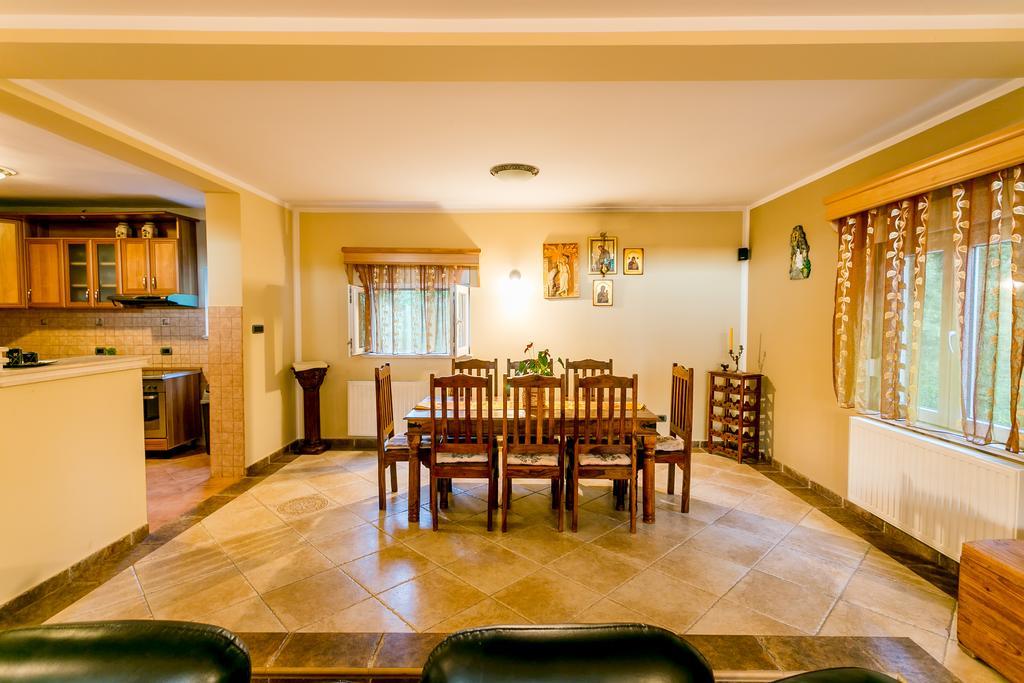 Villa Besha ヘルツェグ・ノヴィ エクステリア 写真